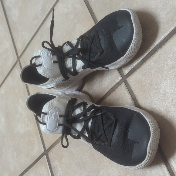 🎉HP🎉 Under Armour Curry 4's Size 7 Youth Black White Basketball Shoes - Picture 4 of 6